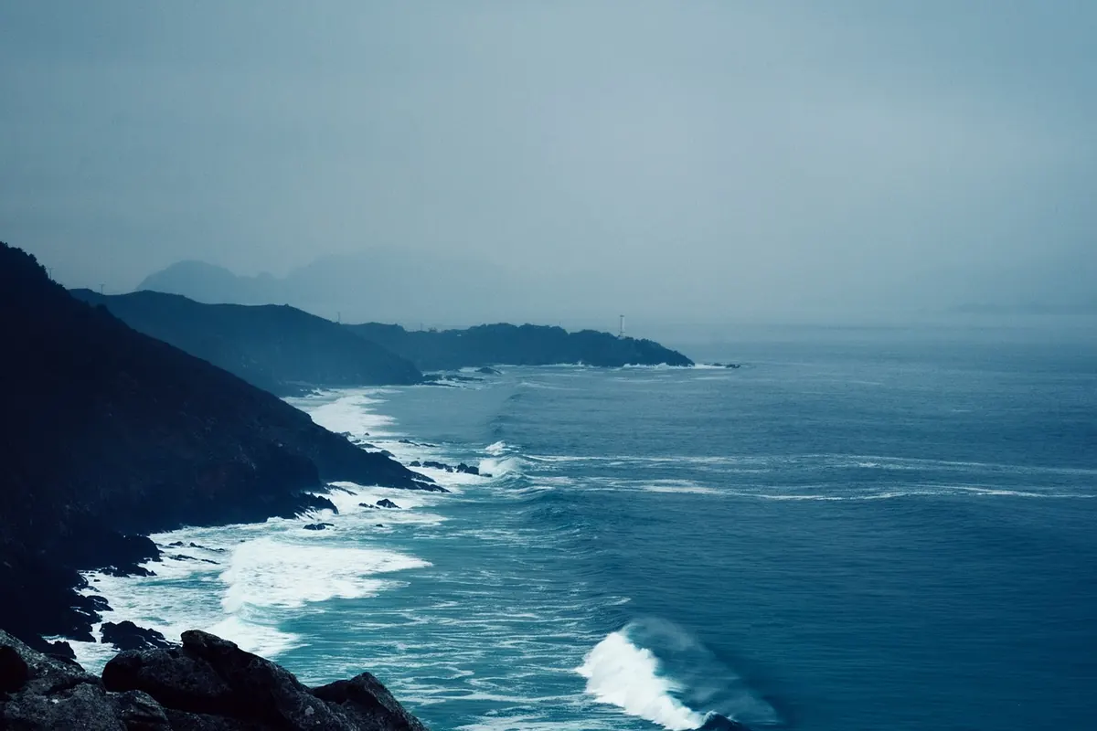 Advection Fog: How Warm Air Over Cold Sea Brings Coastal Gloom